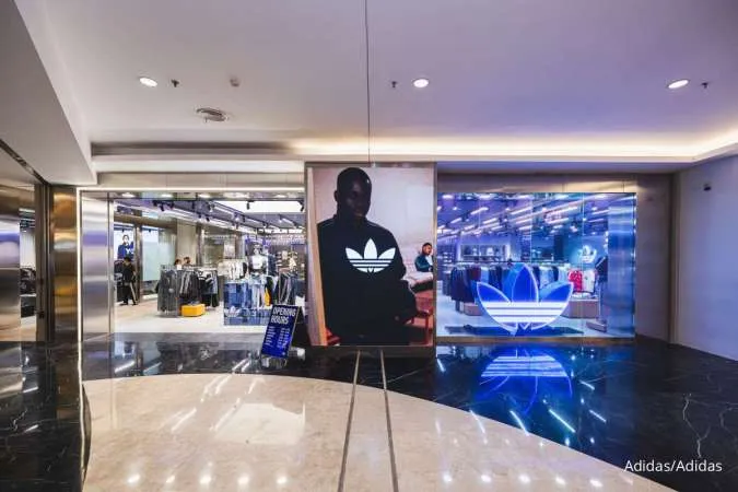 Roti Buaya hingga Bajaj, Ikon Jakarta Hadir dalam Koleksi Patch Fashion Adidas