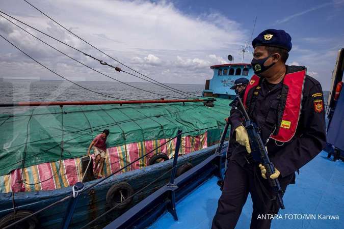 Patroli laut Bea Cukai gagalkan kapal penyelundup miras dan rokok ilegal 