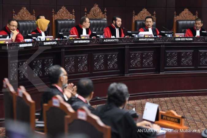 Hakim MK tegur kuasa hukum Prabowo-Sandi terkait waktu untuk saksi ahli