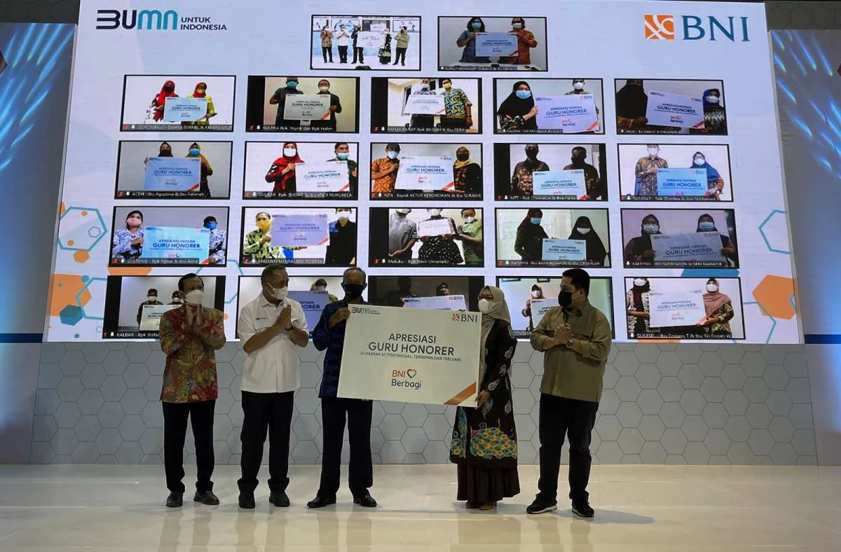 Bentuk Apresiasi, BNI Berikan Tabungan Kepada Ribuan Guru Honorer