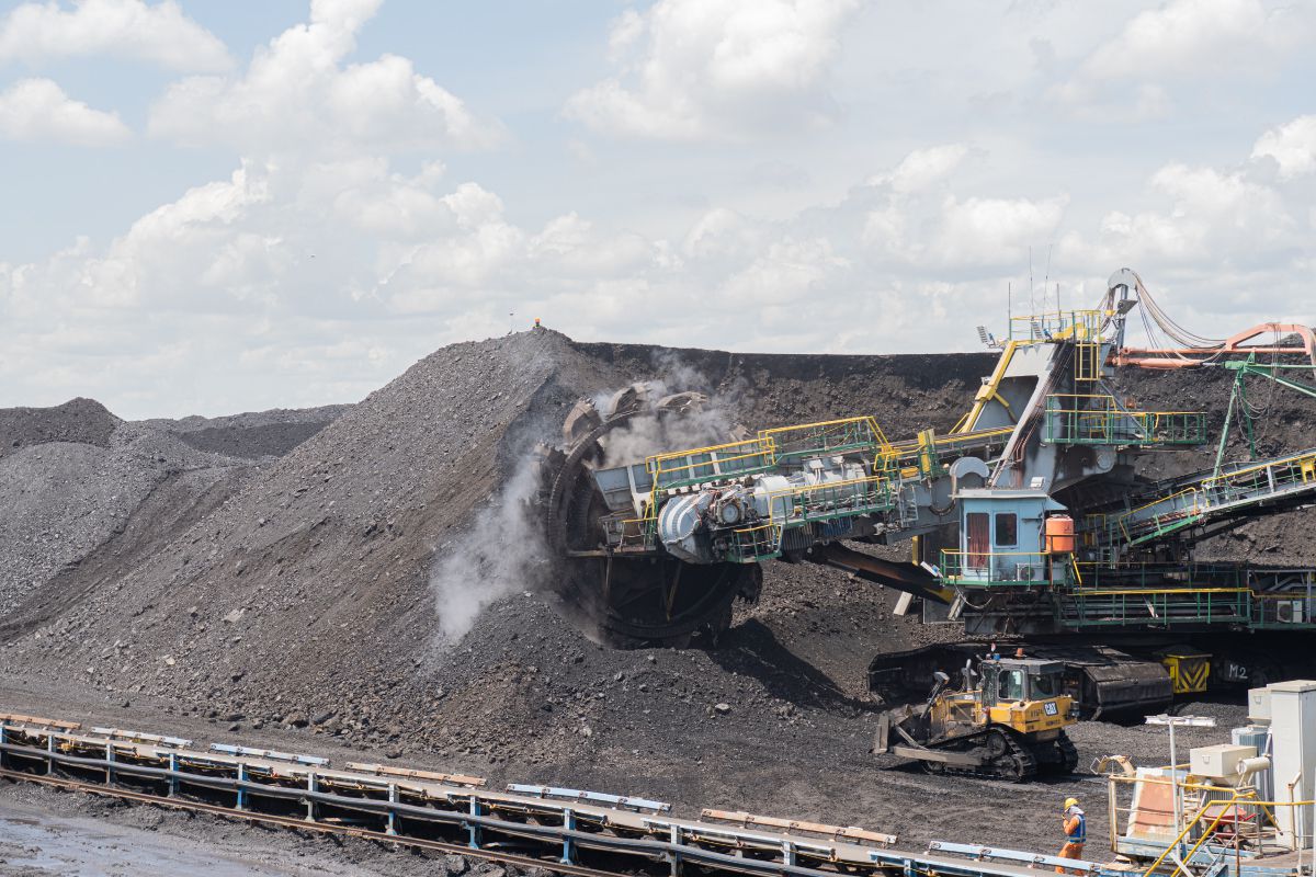 PTBA Bidik Kontribusi dari EBT 30%