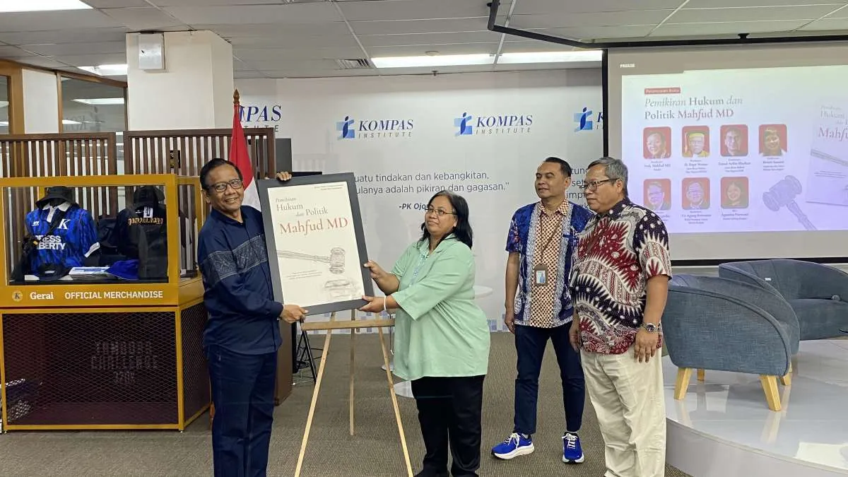 Luncurkan Buku Baru, Mahfud MD Kritik Melemahnya Penguatan Hukum di Indonesia