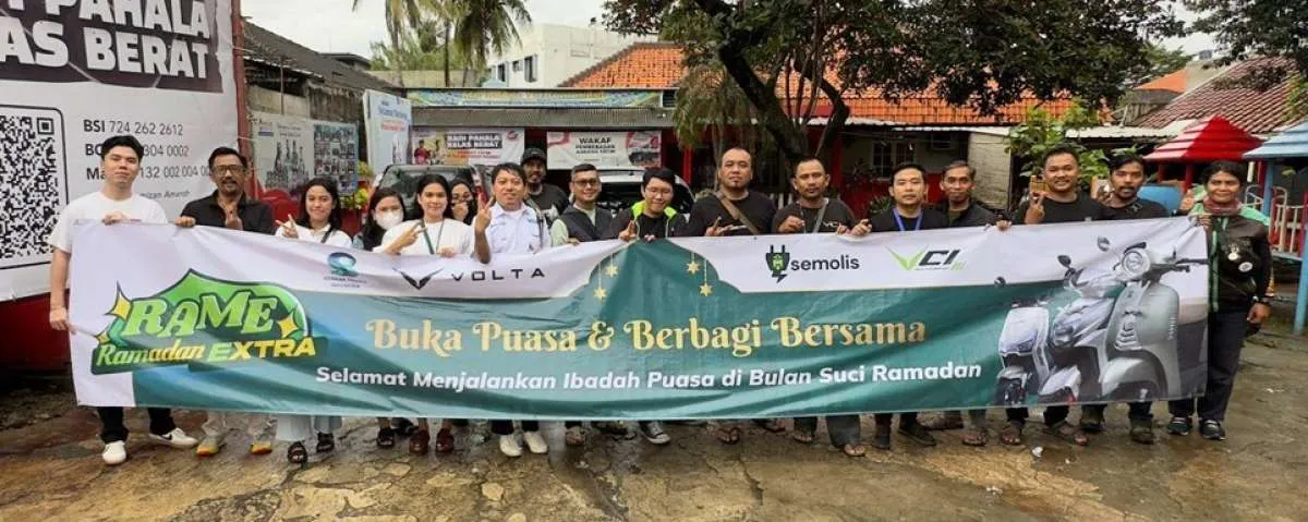   Volta dan Komunitas Ojek Online Berbuka Puasa Bersama dan Berdonasi di Panti Asuhan