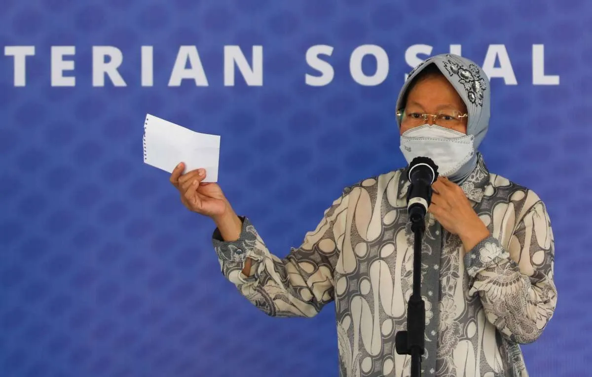 Mensos Tri Rismaharini berencana buka data penerima bansos, ini kata ICW