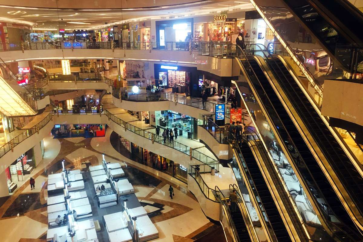 Kunjungan ke Pusat Perbelanjaan Menurun