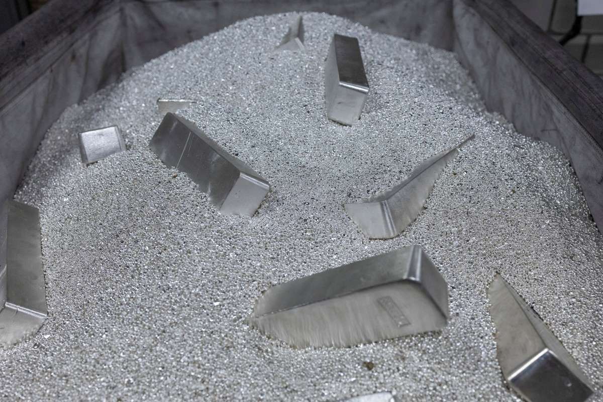 Harga Perak Anjlok 13% Setelah Cetak Rekor, Aksi Ambil Untung Jadi Penyebab