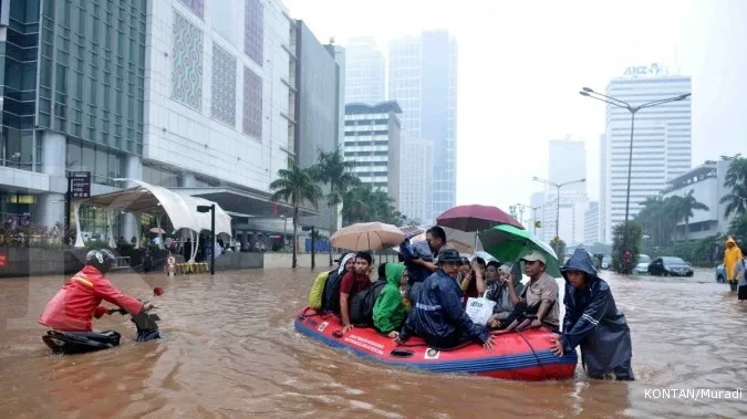 Citizens of Jakarta unite to help flood victims