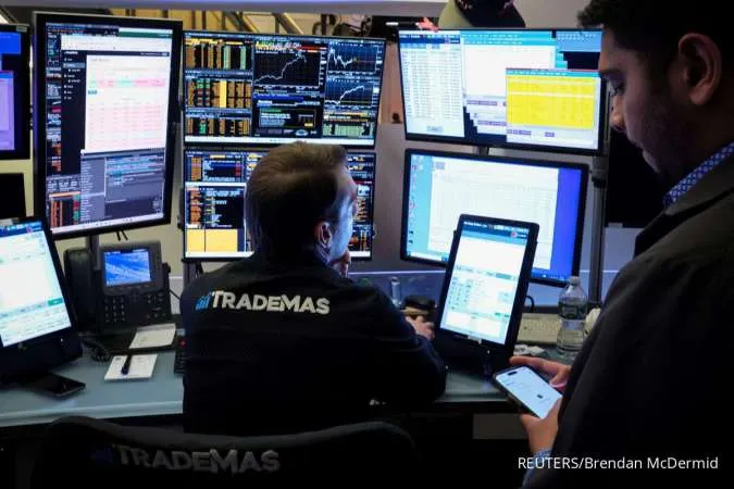 Stocks Mostly Ease as Yields Rise; Investors Weigh Rate Cut Outlook