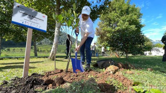 Astra Financial & Bank Jasa Jakarta Tanam 6.600 Pohon di Hulu Sungai Ciliwung