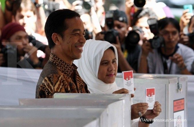 Jokowi sholat Ied dan open house di balai kota