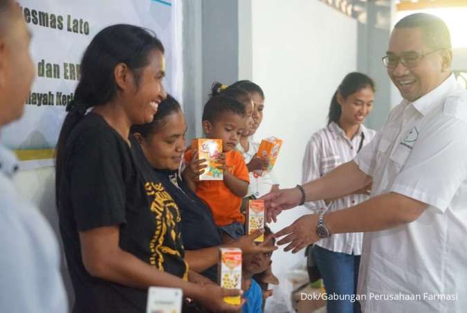 Gabungan Perusahaan Farmasi Indonesia Bagikan Vitamin & Suplemen bagi Anak di Flores