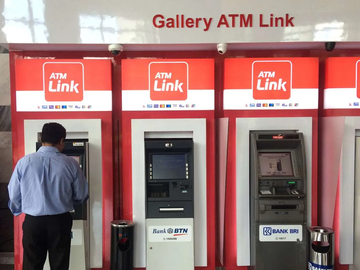 Sah! Himbara tunda pengenaan biaya tarik tunai dan cek saldo di ATM Link