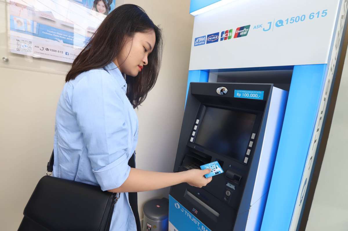 Jumlah Kartu ATM Masih Bertumbuh