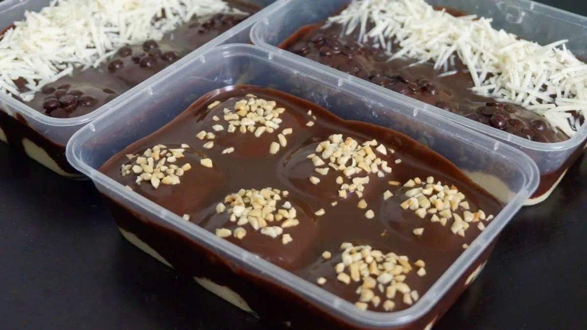 Cara Membuat Donat Kukus Siram yang Viral, Toppingnya Sampai Lumer!