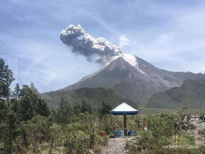 Gunung Merapi erupsi, sejumlah wilayah di Klaten diselimuti hujan abu  