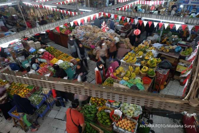 Indef: PHK dan Inflasi Harga Pangan Bikin Optimisme Konsumen Semakin Menurun