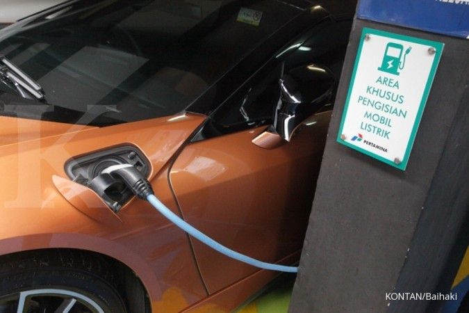 Pertamina masuk bisnis pengisian mobil listrik, ambil lahan PLN?
