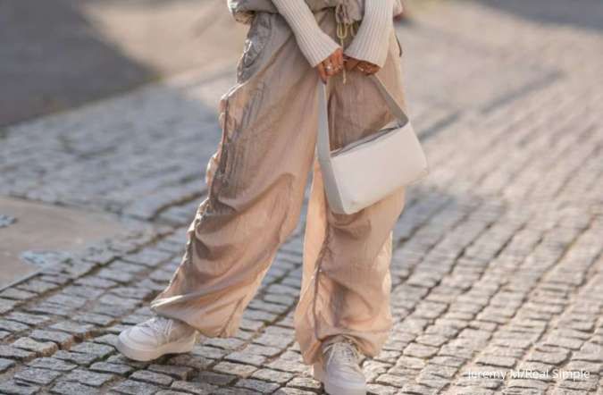 Kembali Jadi Tren, Begini Ide Menggunakan Celana Parasut!