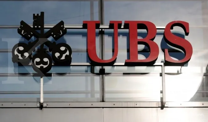 UBS Offers Retention Packages to Credit Suisse Asia Wealth Bankers -Sources