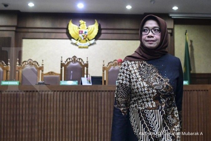 Eni Saragih menerima putusan hakim dalam sidang proyek PLTU Riau-1