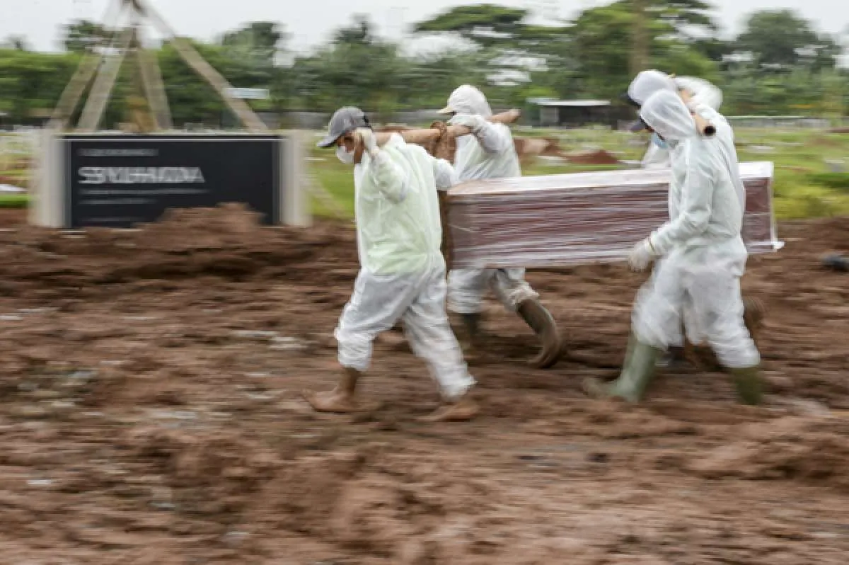Kasus Covid-19 di Indonesia Mulai Melandai tapi Kematian Menanjak