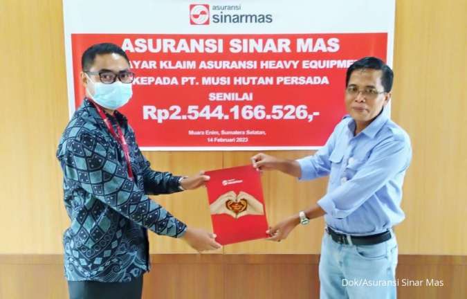 Asuransi Sinar Mas Bayar Klaim Alat Berat Senilai Rp2,5 Miliar