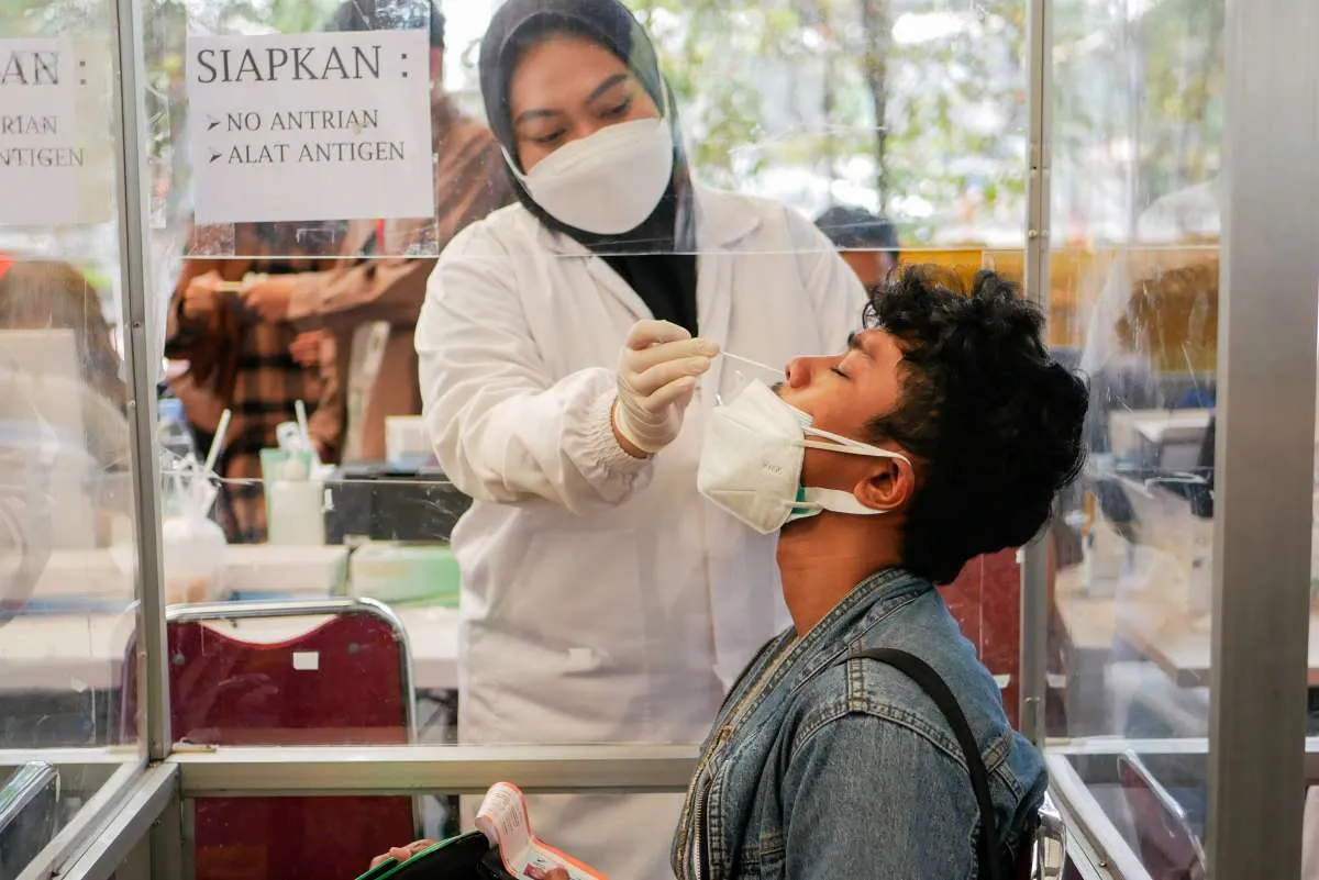 Wajib tes PCR jika mau naik pesawat, ini wilayah yang boleh pakai tes antigen 