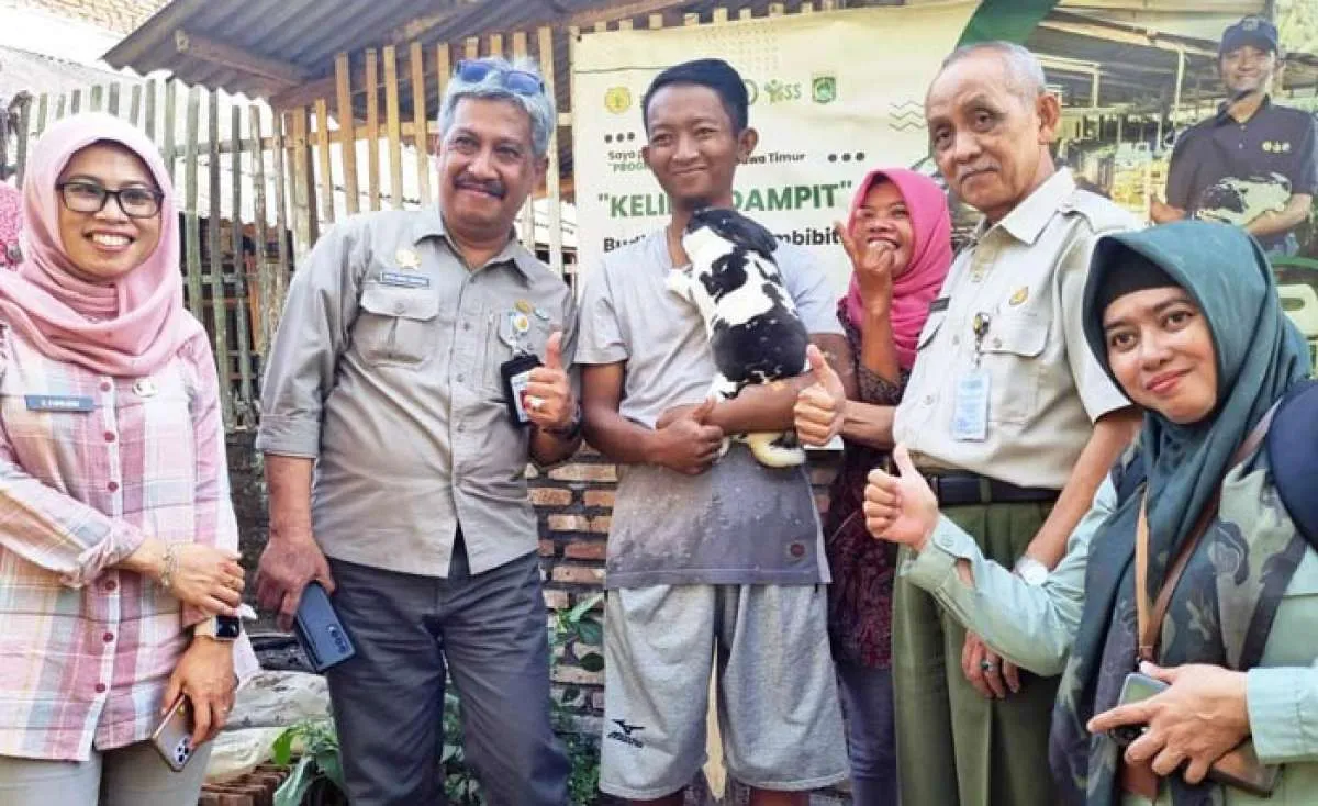 Bergelar Sarjana, Tapi Memilih Menekuni Usaha Peternakan 