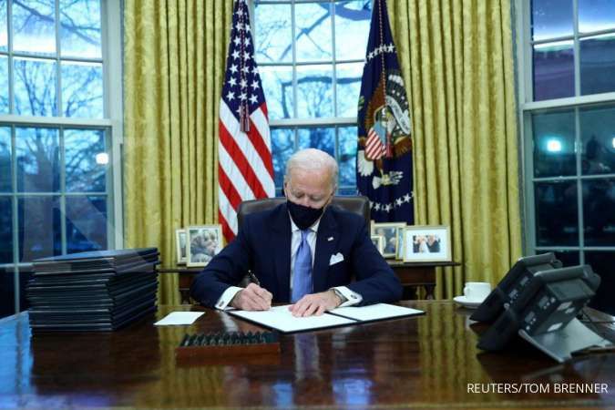 Usai dilantik, Joe Biden merombak sebagian besar kebijakan Donald Trump