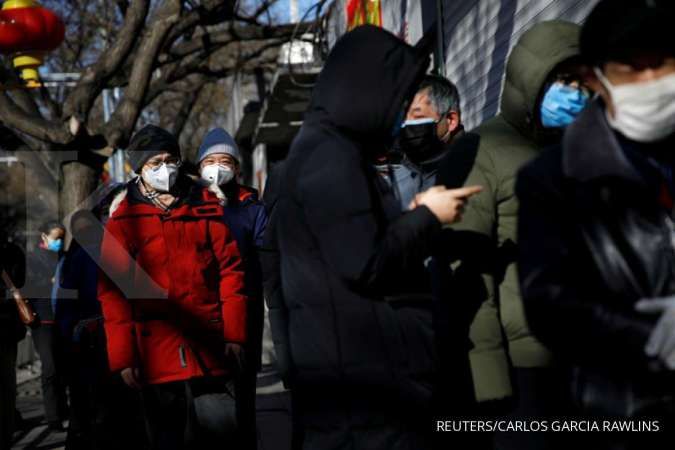 Para pekerja di China mulai masuk kantor setelah otoritas longgarkan pembatasan