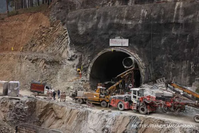 After Machines Fail, 'Rat Miners' to Help Rescue 41 Men Stuck in Indian Tunnel