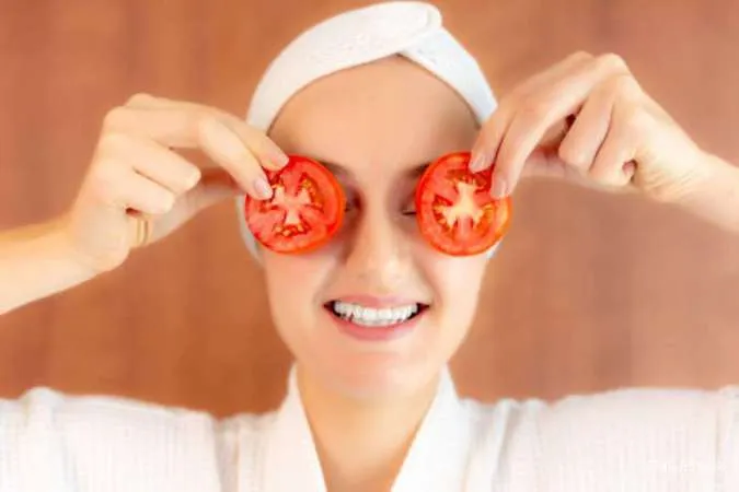 4 Cara Membuat Masker Tomat untuk Memutihkan Wajah, Menarik Anda Coba