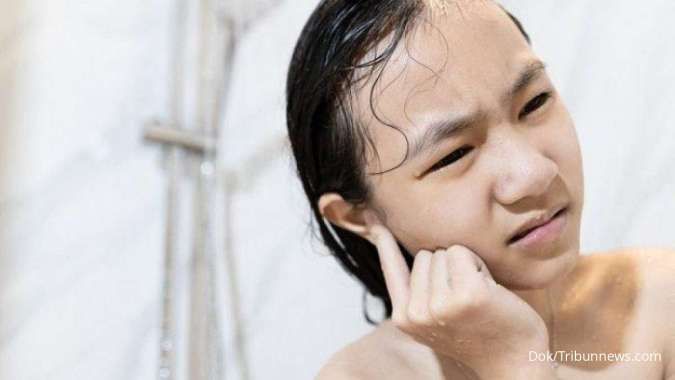5 Cara yang Efektif Mengeluarkan Air Dari Dalam Telinga