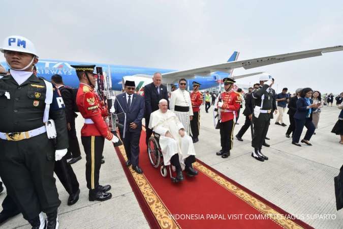 Pope Francis Arrives in Indonesia to Begin Ambitious Asia-Pacific Tour