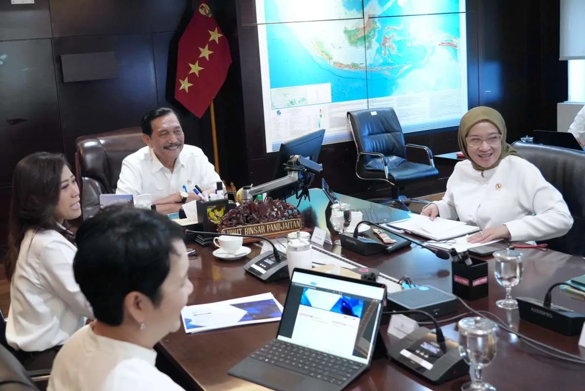 Luhut: Infrastruktur Digital untuk Salurkan Bansos Bisa Hemat Biaya Rp 17 Triliun