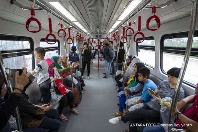 Begini pengalaman warga saat naik LRT Jakarta