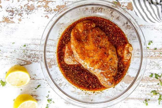 4 Tips Bikin Bumbu Marinasi Ayam yang Hemat dan Tak Mubazir