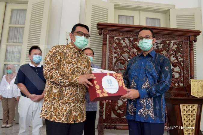 KADIN Serahkan Bantuan untuk Pemprov DKI Jakarta