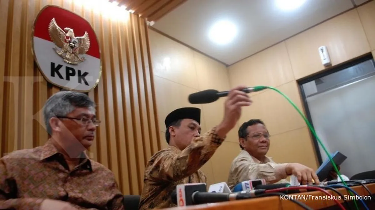 Silakan berkarier di KPK, asal mundur dari polisi