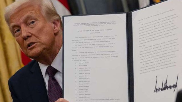 China Menanggapi Kebijakan AS dengan Kenaikan Tarif Pajak Hingga 245 Persen 8 Trump Tak Beri Ampun! Tarif Impor Baru Meksiko, Kanada dan China Berlaku 1 Februari