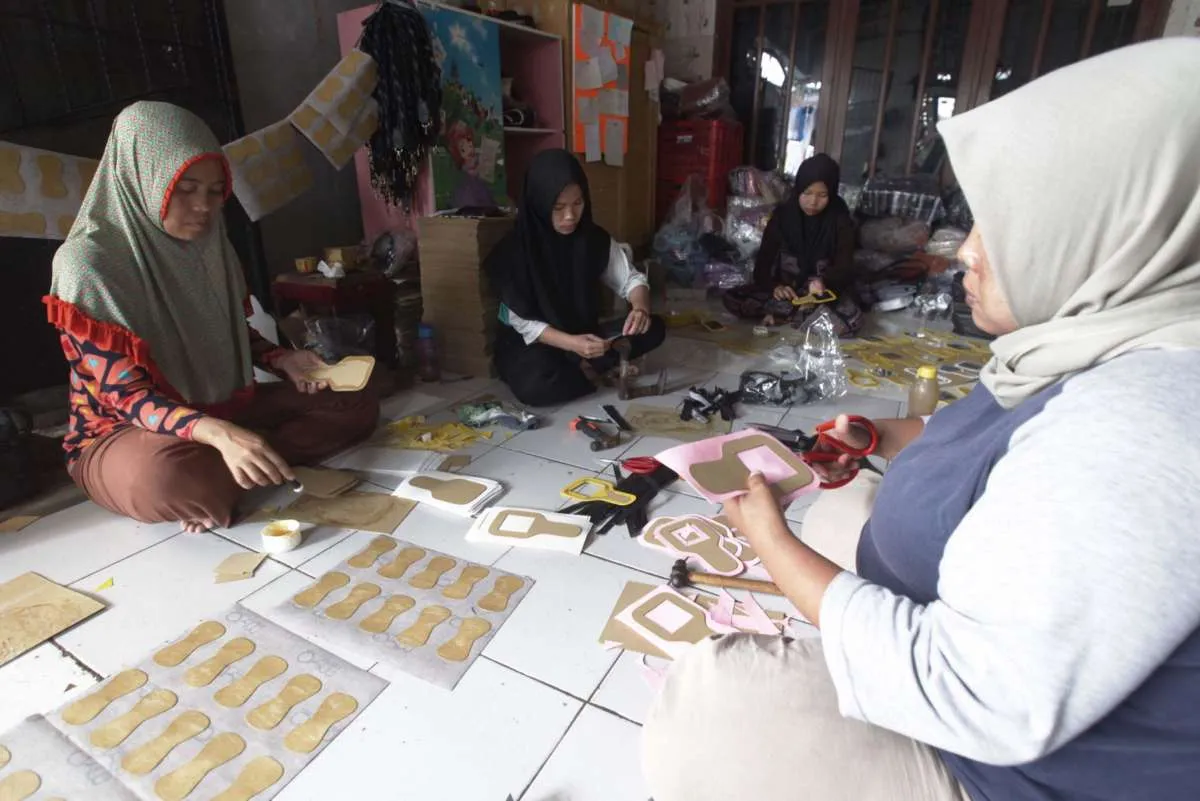 Pertemuan Kelompok, Membina Nasabah Mekaar dan Sebagai Sarana Membayar Angsuran