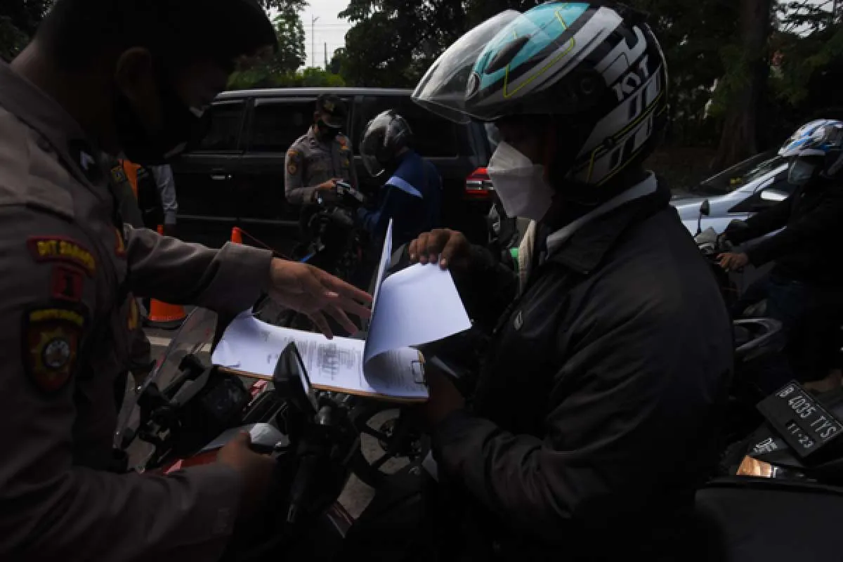 PPKM diperpanjang, ini rincian aturan syarat perjalanan