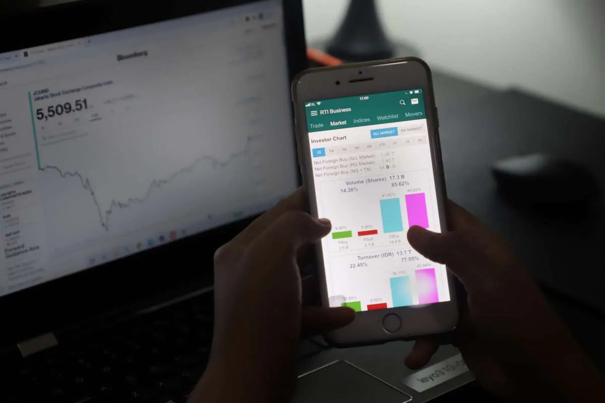 Intip saham-saham yang banyak ditadah asing saat IHSG tertekan Jumat (20/11)