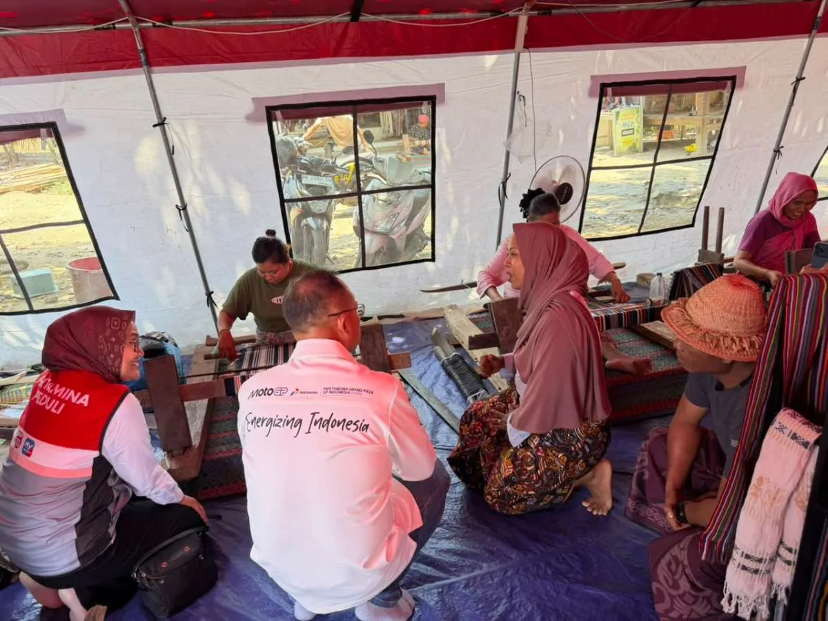 Dukung Pemulihan Ekonomi, Pertamina Bantu Perajin Tenun