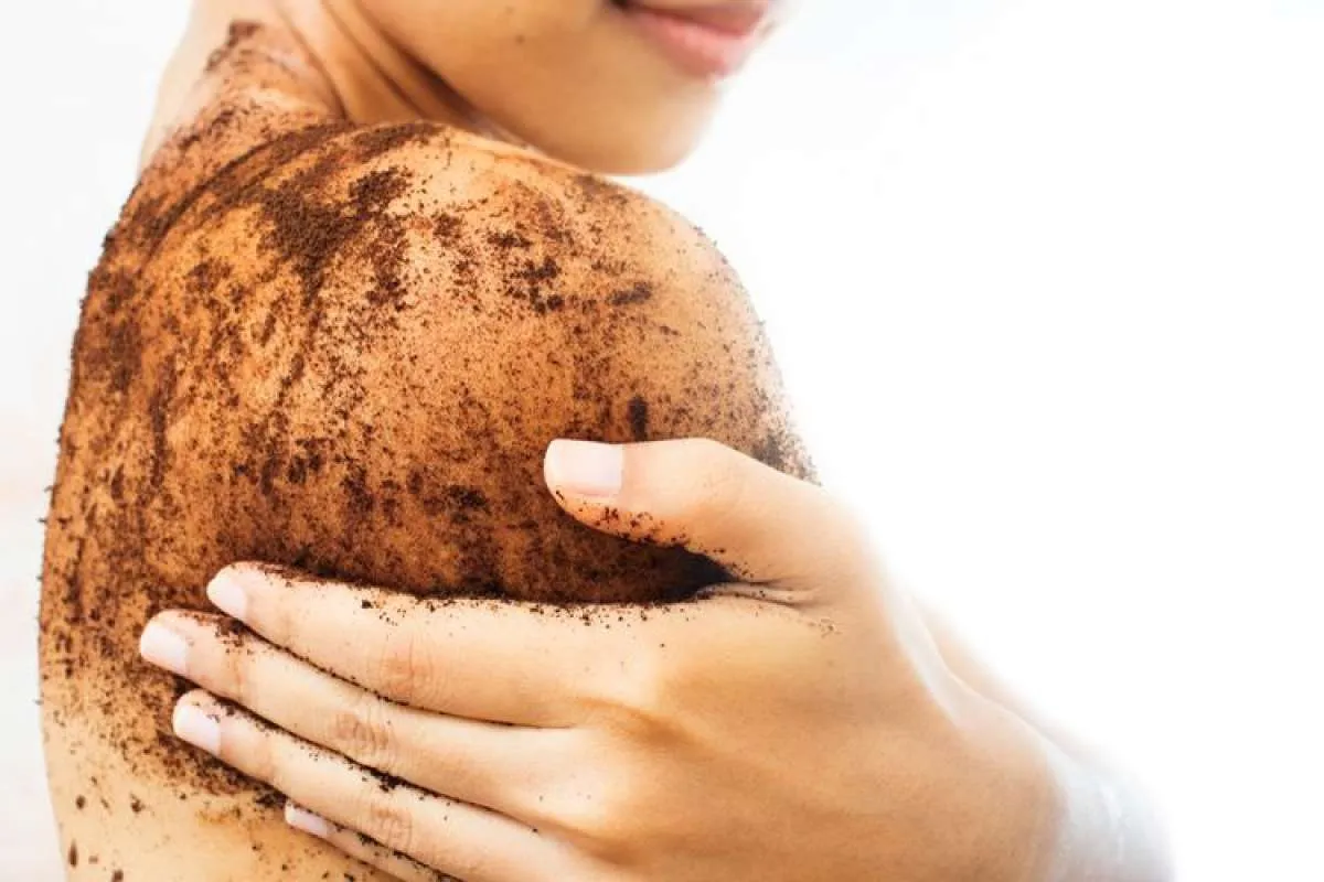 4 Cara Eksfoliasi Tubuh Menggunakan Body Scrub untuk Hasil Maksimal, Pasti Bersih!