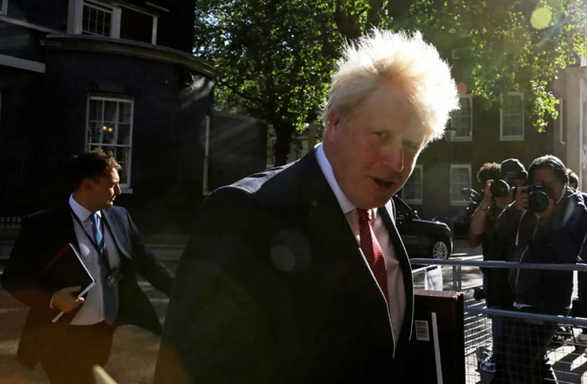 Toko, pusat kebugaran di Inggris akan diizinkan buka kembali 2 Desember 2020