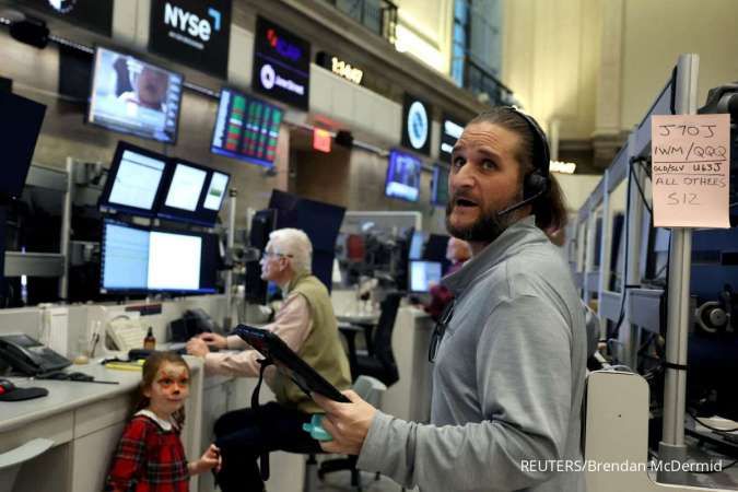 GLOBAL MARKETS-Asia Equities Slide with US Stock Futures on China's AI Push GLOBAL MARKETS-Asia Equities Slide with US Stock Futures on China's AI Push