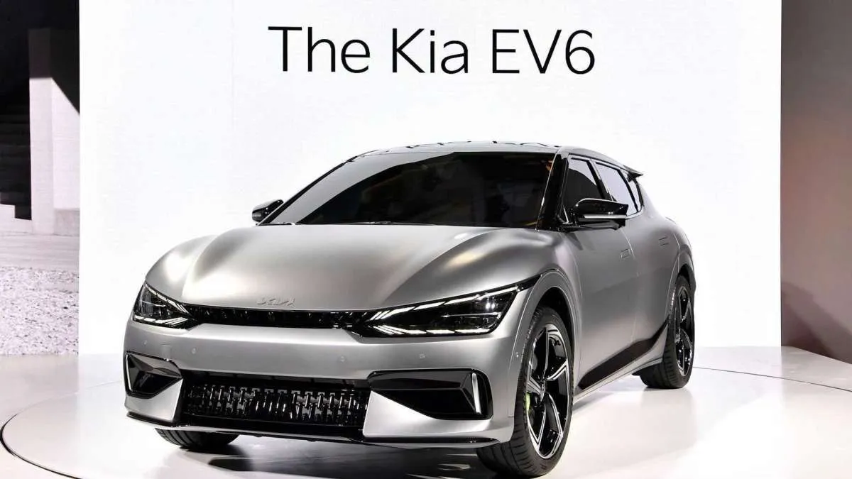 Sosok mobil listrik Kia EV6 tampil pertama kali, bakal punya varian bertenaga