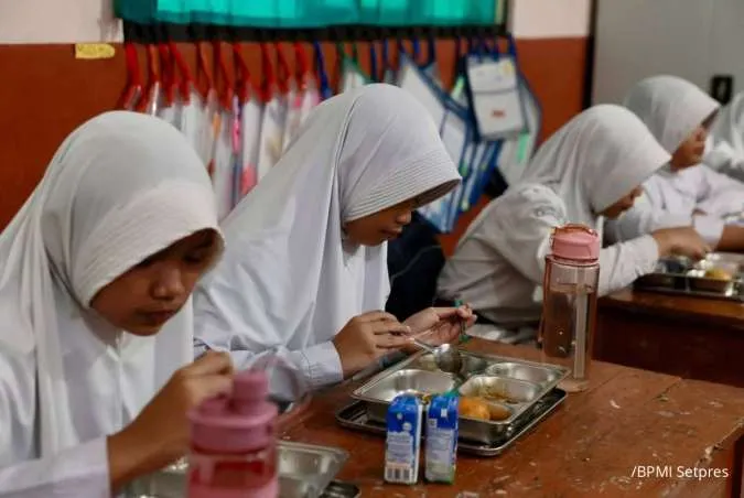More than 360 Hit by Food Poisoning after Eating Free School Meal in Indonesian town