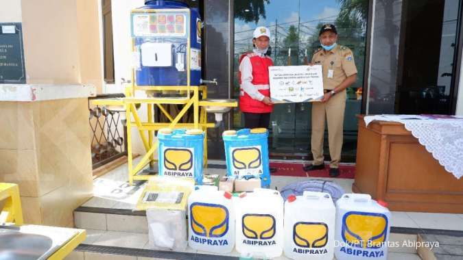 Hadirkan Senyum di Papua, Brantas Abipraya Kirim Bantuan Sandang